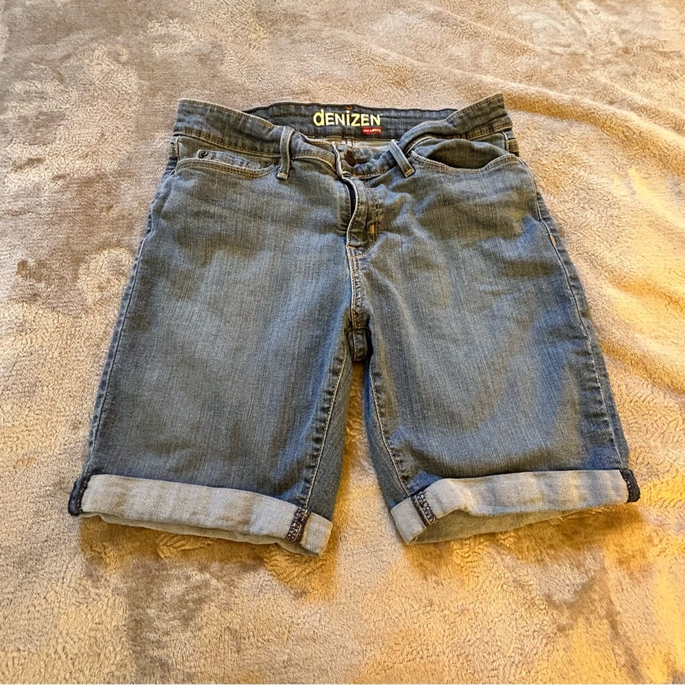 Denizen from Levi’s blue denim jean shorts Size 8